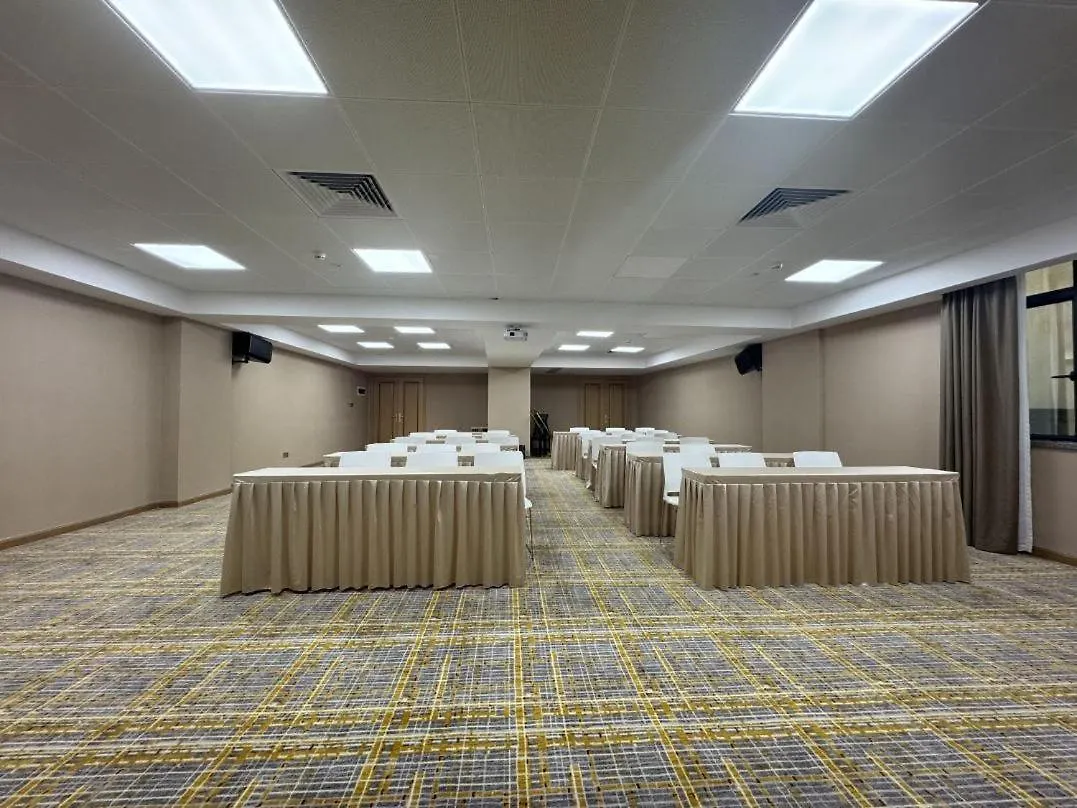 Vienna International Hotel Zhuhai Gongbei Port Fuhuali Branch