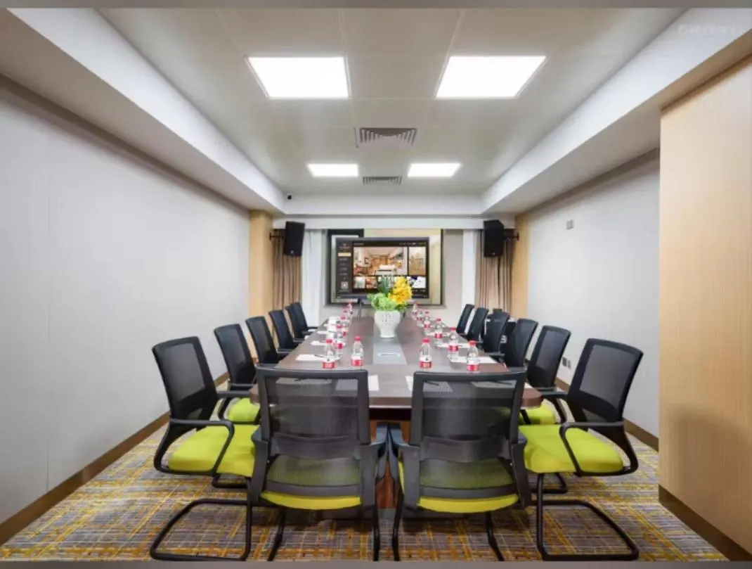 Vienna International Hotel Zhuhai Gongbei Port Fuhuali Branch 3*,